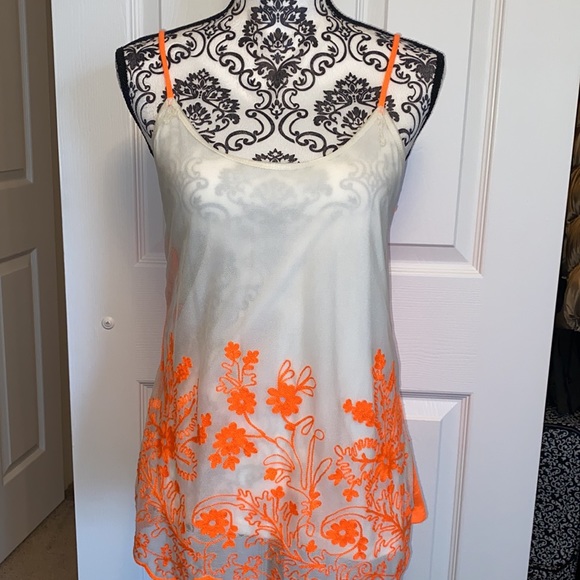 Daytrip Neón Orange Floral Embroidered Mesh Tank - Picture 7 of 14